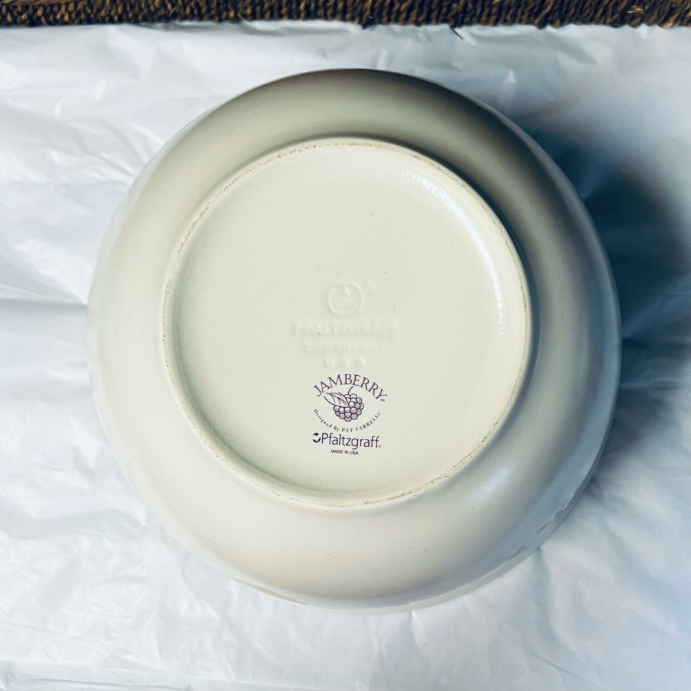 Pfaltzgraff Jamberry Large 6 Quart Mixing Bowl - Discontinued - Picture 3 of 7